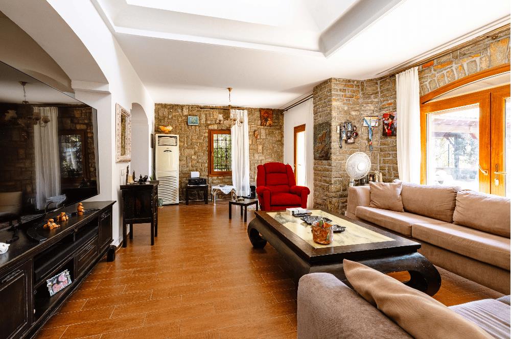 Bodrum Kumbahçe Satılık 5+1 Müstakil Yarı Taş Villa ve 2+1 Daire