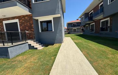 Foça Bağarası'nda Site İçerisinde Bahçe Katı 2+1 Kiralık Daire
