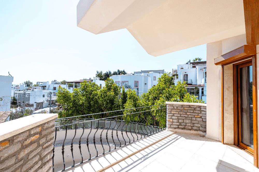 Bodrum Kumbahçe Satılık 5+1 Müstakil Yarı Taş Villa ve 2+1 Daire