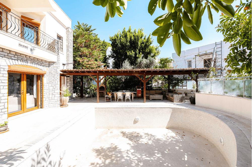 Bodrum Kumbahçe Satılık 5+1 Müstakil Yarı Taş Villa ve 2+1 Daire