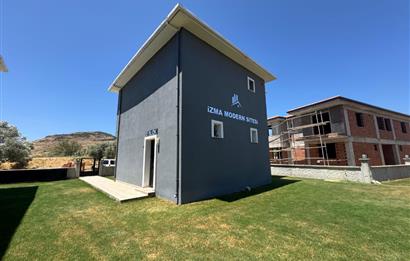 Foça Bağarası'nda Site İçerisinde Bahçe Katı 2+1 Kiralık Daire