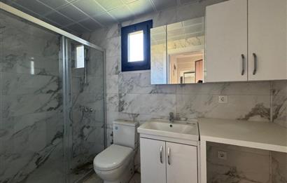 Foça Bağarası'nda Site İçerisinde Bahçe Katı 2+1 Kiralık Daire