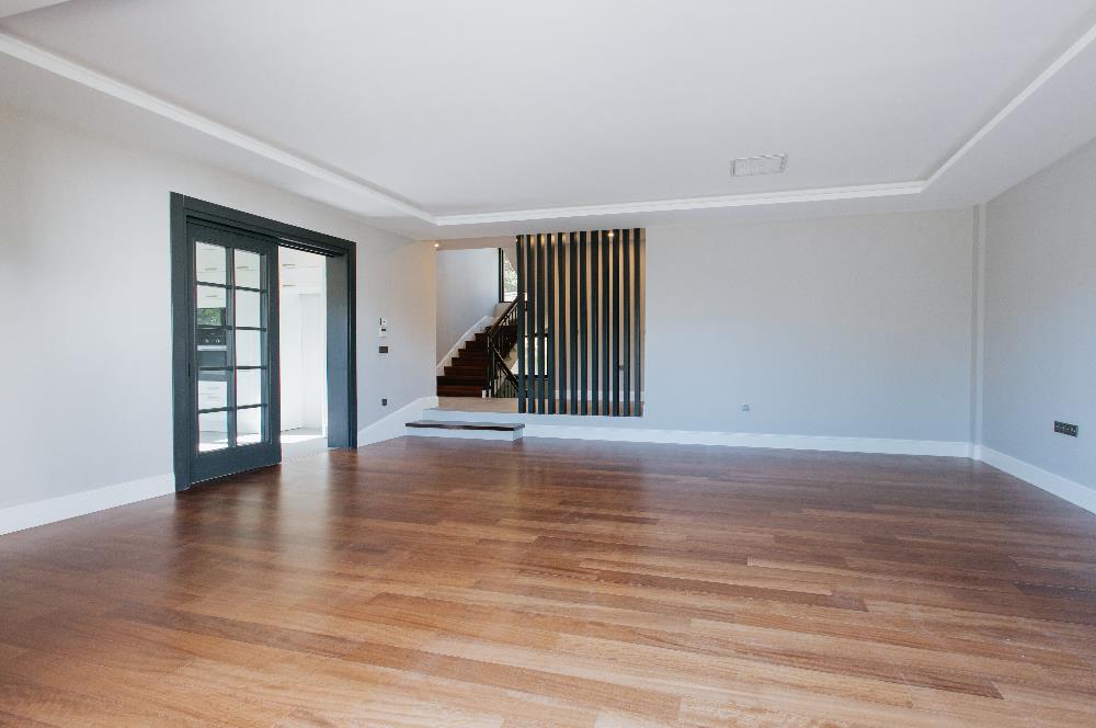 Torba'da Müstakil Havuzlu Denize Yürüme Mesafesinde Lüks Villa