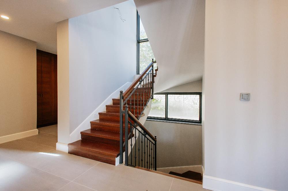 Torba'da Müstakil Havuzlu Denize Yürüme Mesafesinde Lüks Villa