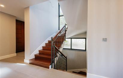 Torba'da Müstakil Havuzlu Denize Yürüme Mesafesinde Lüks Villa