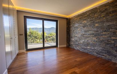 Torba'da Müstakil Havuzlu Denize Yürüme Mesafesinde Lüks Villa