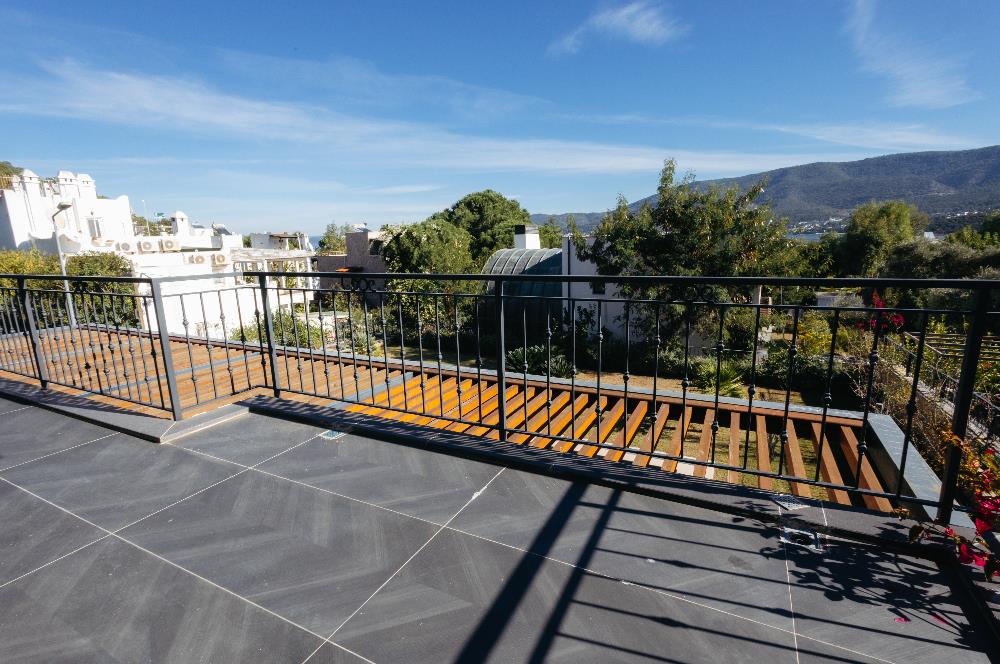 Torba'da Müstakil Havuzlu Denize Yürüme Mesafesinde Lüks Villa