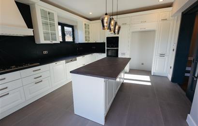 Torba'da Müstakil Havuzlu Denize Yürüme Mesafesinde Lüks Villa