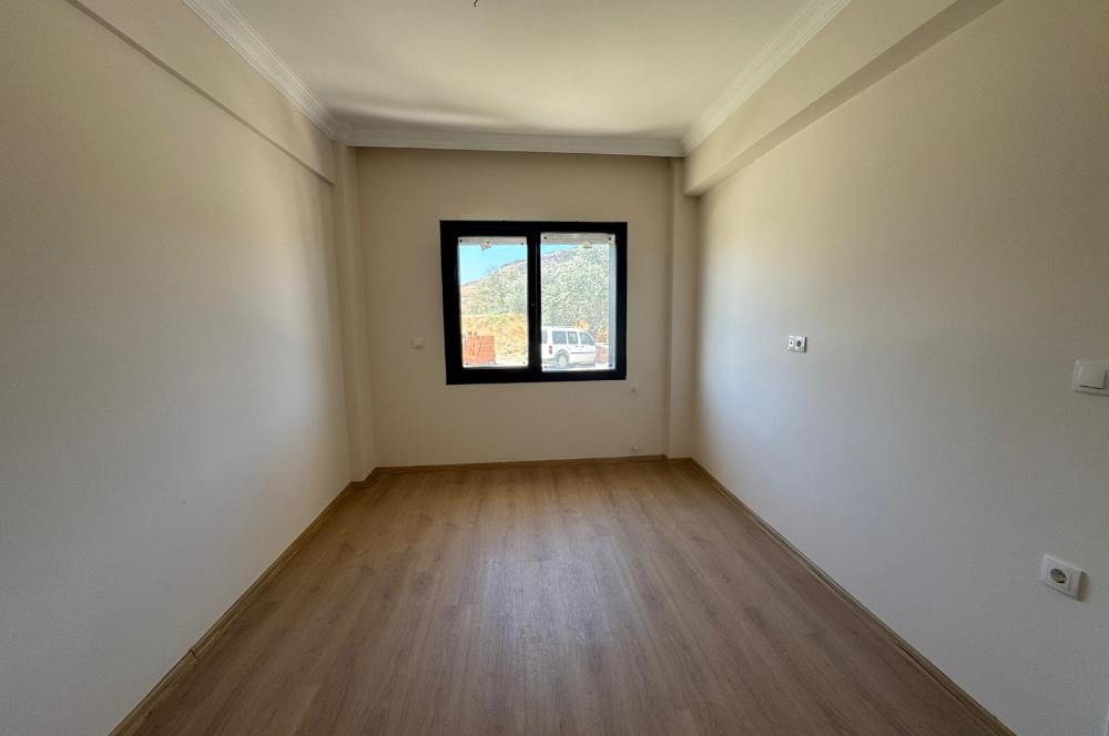 Foça Bağarası'nda Site İçerisinde Bahçe Katı 2+1 Kiralık Daire