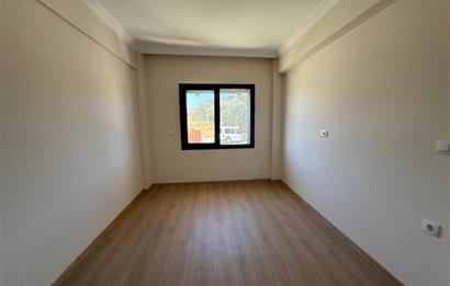 Foça Bağarası'nda Site İçerisinde Bahçe Katı 2+1 Kiralık Daire