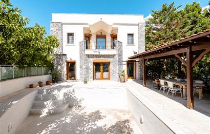 Bodrum Kumbahçe Satılık 5+1 Müstakil Yarı Taş Villa ve 2+1 Daire
