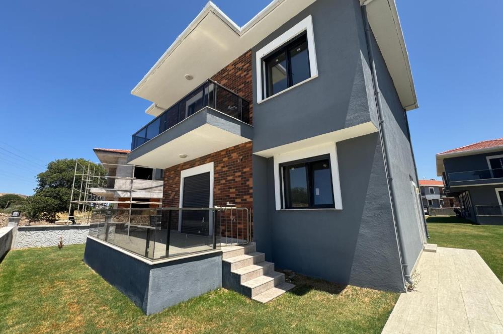 Foça Bağarası'nda Site İçerisinde Bahçe Katı 2+1 Kiralık Daire