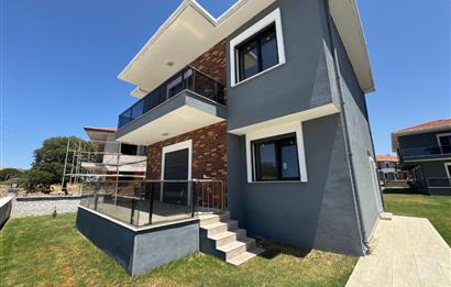 Foça Bağarası'nda Site İçerisinde Bahçe Katı 2+1 Kiralık Daire