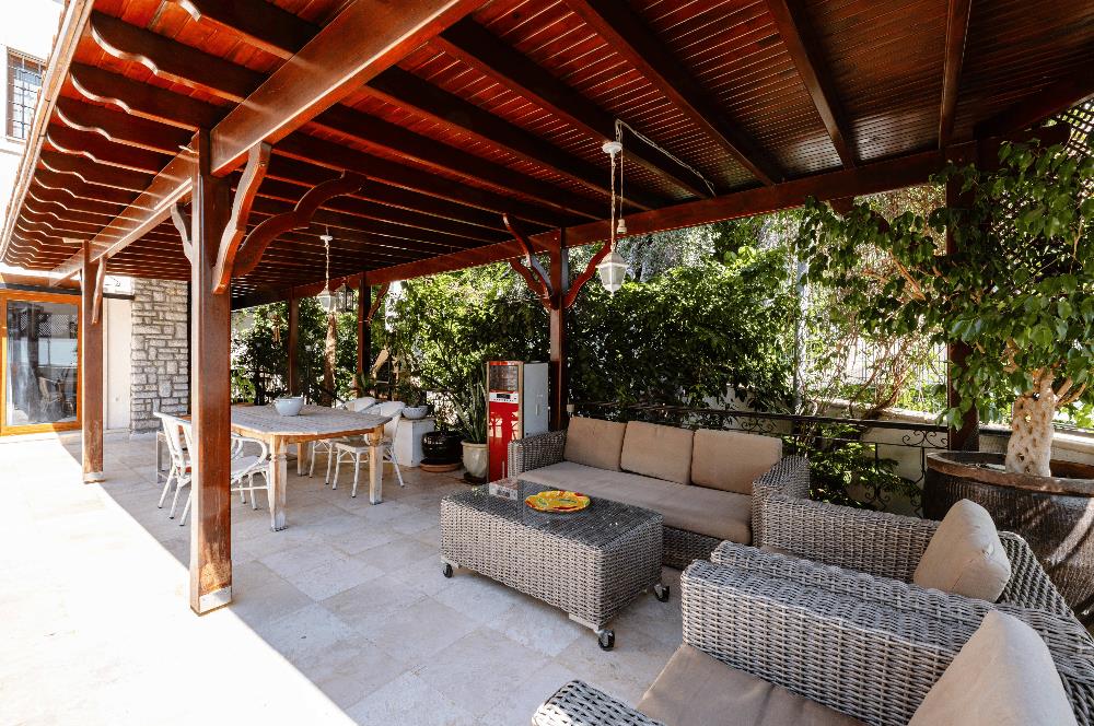 Bodrum Kumbahçe Satılık 5+1 Müstakil Yarı Taş Villa ve 2+1 Daire