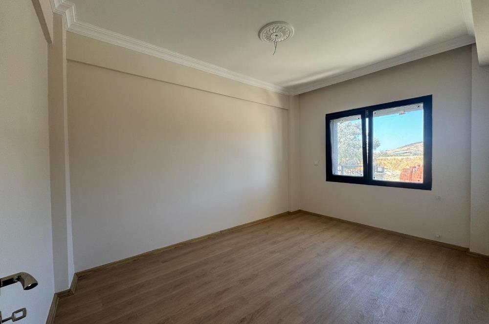 Foça Bağarası'nda Site İçerisinde Bahçe Katı 2+1 Kiralık Daire