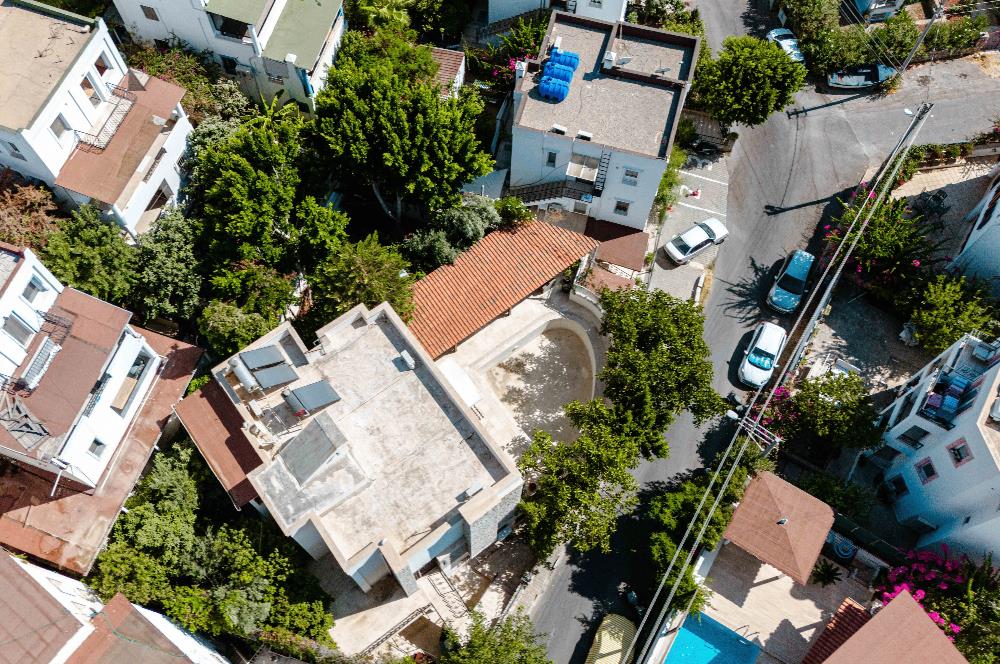 Bodrum Kumbahçe Satılık 5+1 Müstakil Yarı Taş Villa ve 2+1 Daire