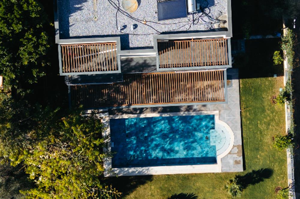 Torba'da Müstakil Havuzlu Denize Yürüme Mesafesinde Lüks Villa