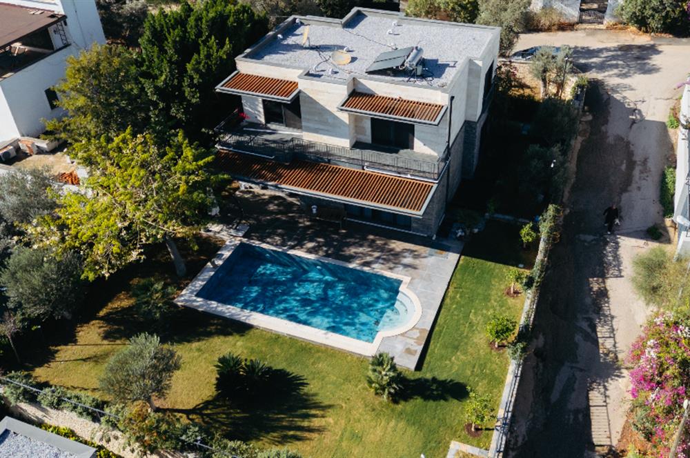 Torba'da Müstakil Havuzlu Denize Yürüme Mesafesinde Lüks Villa