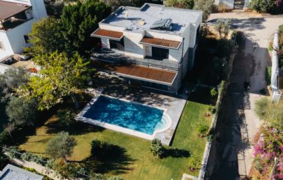 Torba'da Müstakil Havuzlu Denize Yürüme Mesafesinde Lüks Villa
