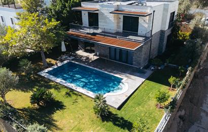 Torba'da Müstakil Havuzlu Denize Yürüme Mesafesinde Lüks Villa