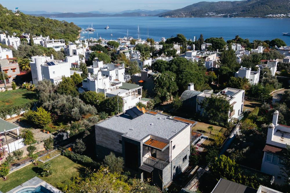 Torba'da Müstakil Havuzlu Denize Yürüme Mesafesinde Lüks Villa
