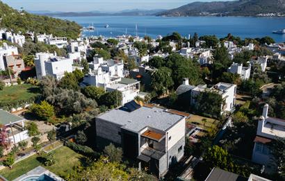 Torba'da Müstakil Havuzlu Denize Yürüme Mesafesinde Lüks Villa