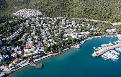 Torba'da Müstakil Havuzlu Denize Yürüme Mesafesinde Lüks Villa