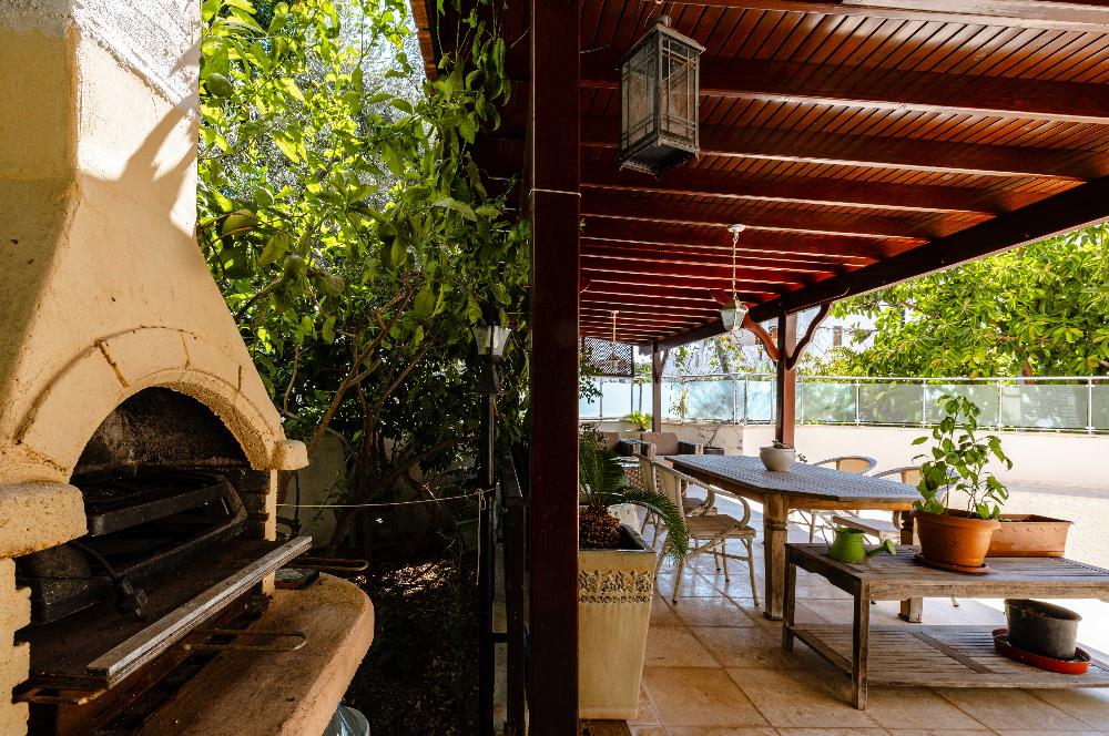 Bodrum Kumbahçe Satılık 5+1 Müstakil Yarı Taş Villa ve 2+1 Daire