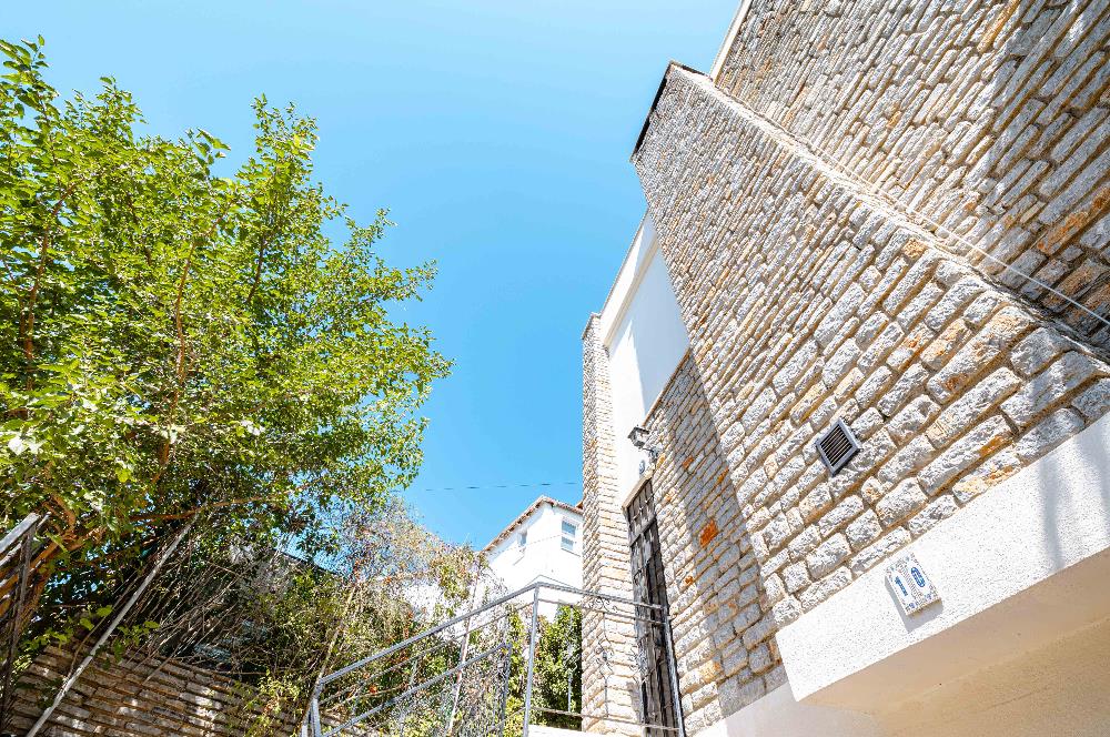 Bodrum Kumbahçe Satılık 5+1 Müstakil Yarı Taş Villa ve 2+1 Daire