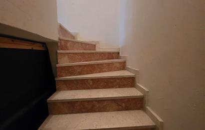 Köşe konumlu her işe uygun 2 katlı depolu dükkan