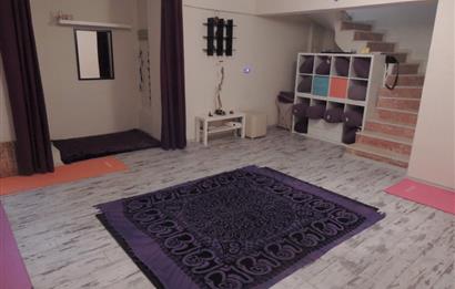 Köşe konumlu her işe uygun 2 katlı depolu dükkan