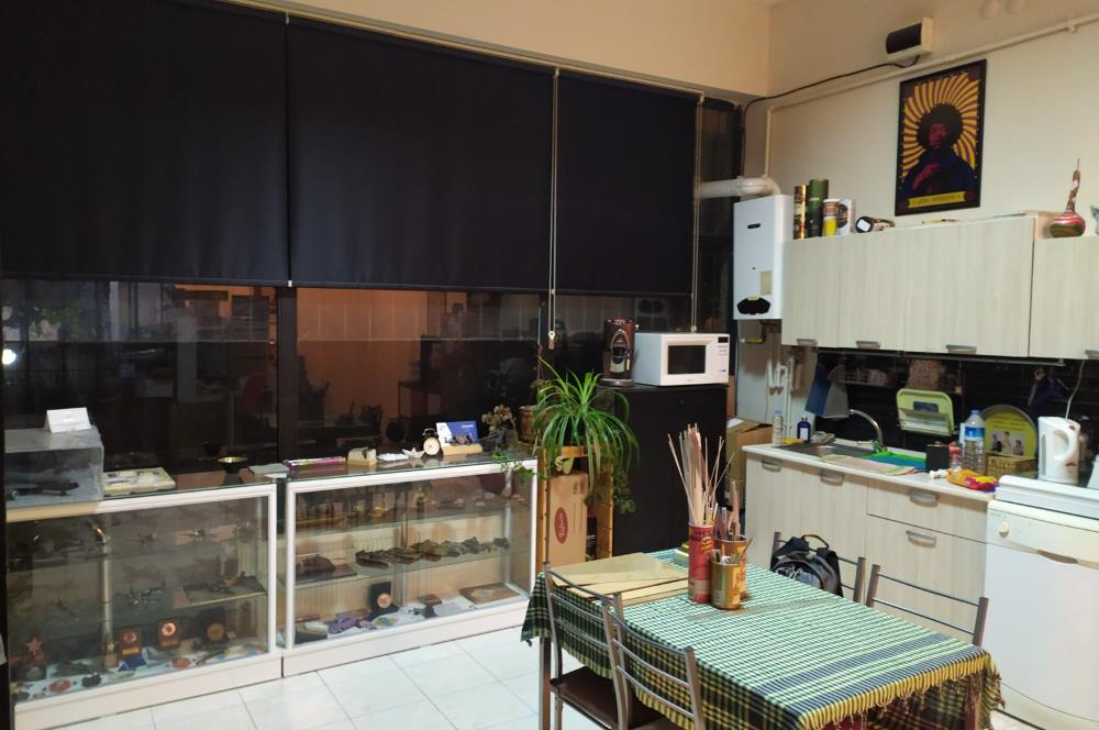 Köşe konumlu her işe uygun 2 katlı depolu dükkan