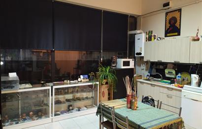 Köşe konumlu her işe uygun 2 katlı depolu dükkan