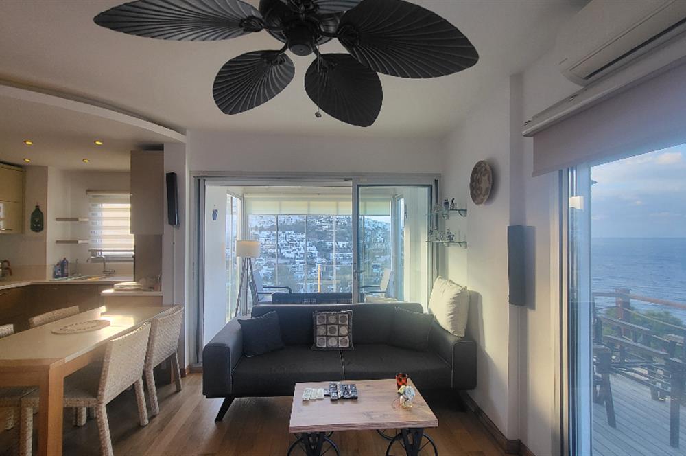 Yalıkavak Geriş'de Deniz Manzaralı Havuzlu 2+1 Yıllık Kiralık Daire