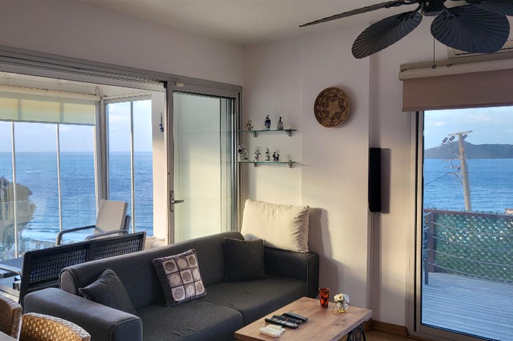 Yalıkavak Geriş'de Deniz Manzaralı Havuzlu 2+1 Yıllık Kiralık Daire