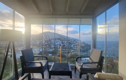 Yalıkavak Geriş'de Deniz Manzaralı Havuzlu 2+1 Yıllık Kiralık Daire