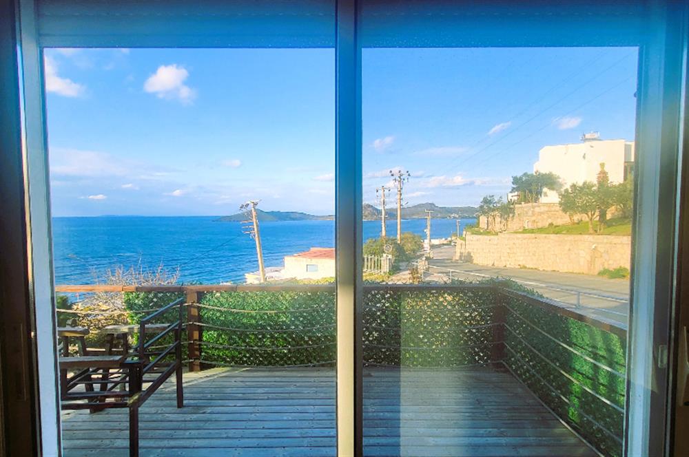 Yalıkavak Geriş'de Deniz Manzaralı Havuzlu 2+1 Yıllık Kiralık Daire