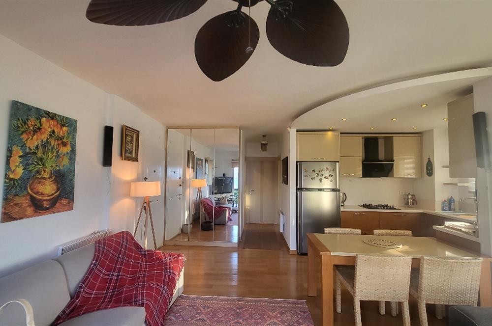 Yalıkavak Geriş'de Deniz Manzaralı Havuzlu 2+1 Yıllık Kiralık Daire