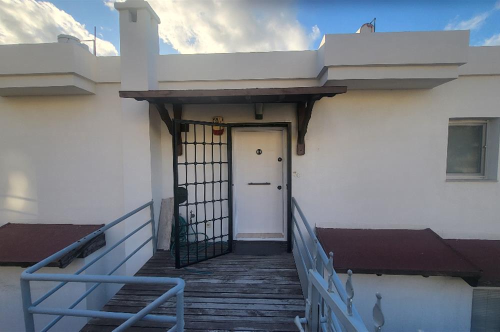 Yalıkavak Geriş'de Deniz Manzaralı Havuzlu 2+1 Yıllık Kiralık Daire