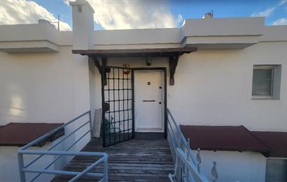 Yalıkavak Geriş'de Deniz Manzaralı Havuzlu 2+1 Yıllık Kiralık Daire