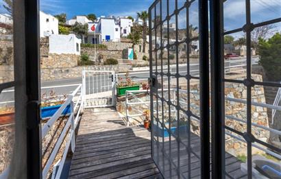 Yalıkavak Geriş'de Deniz Manzaralı Havuzlu 2+1 Yıllık Kiralık Daire