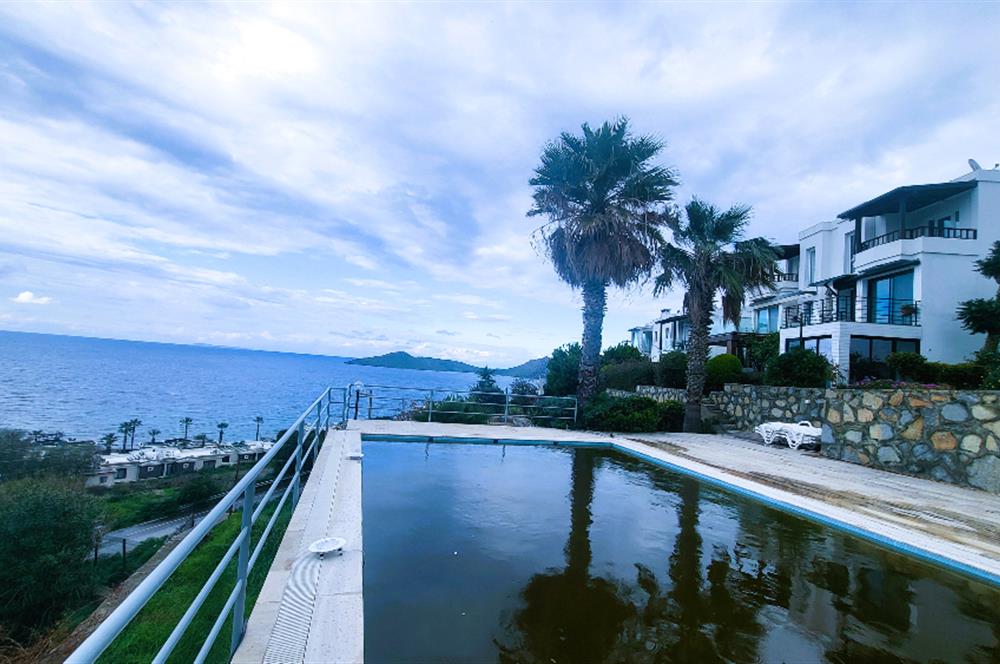 Yalıkavak Geriş'de Deniz Manzaralı Havuzlu 2+1 Yıllık Kiralık Daire