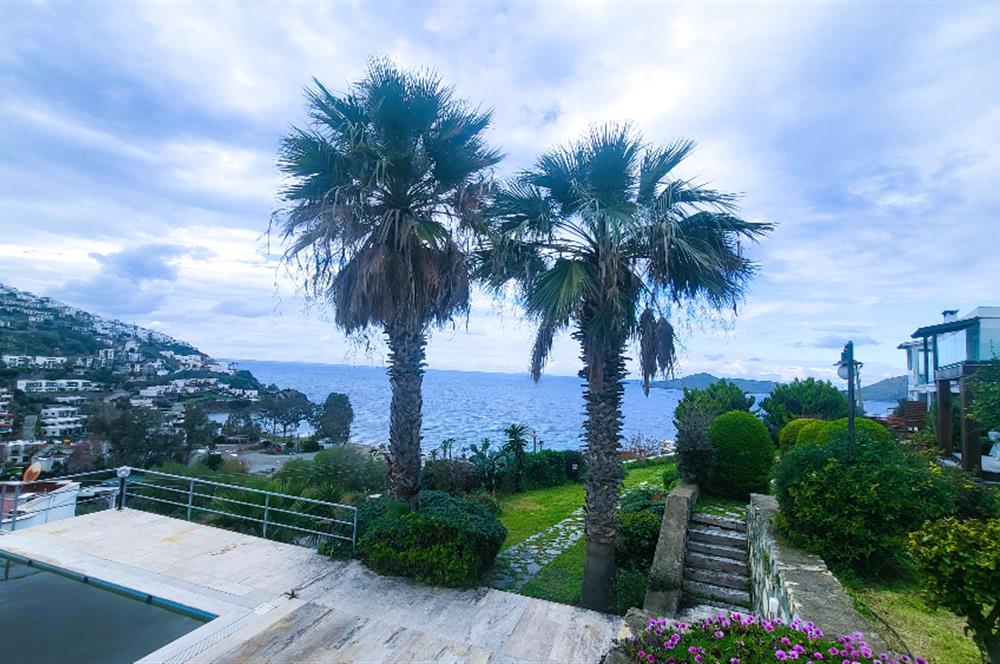 Yalıkavak Geriş'de Deniz Manzaralı Havuzlu 2+1 Yıllık Kiralık Daire