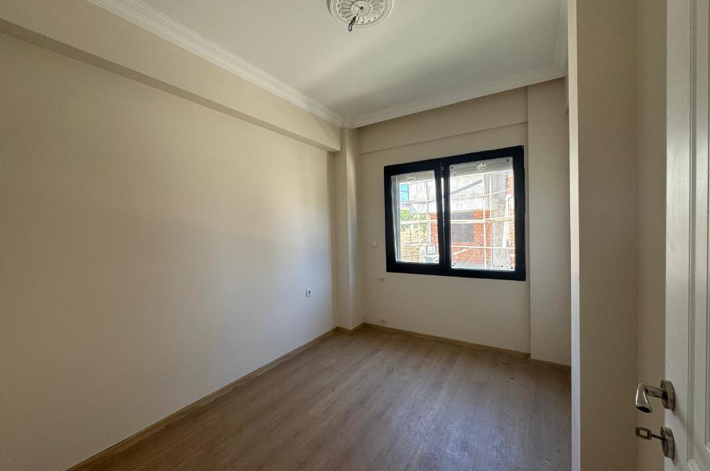 Foça Bağarası'nda Site İçerisinde Bahçe Katı 2+1 Kiralık Daire