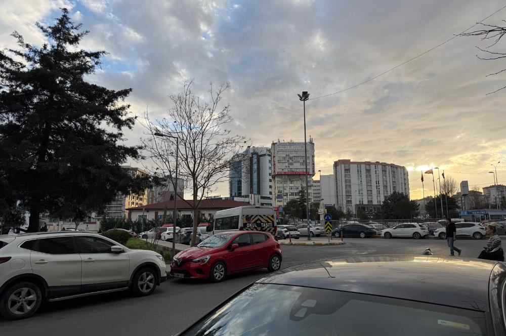 ÇINARPARK SİTESİ E-5 YAKIN 3+1 GENİŞ TERASLI SATILIK