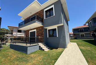 Foça Bağarası'nda Site İçerisinde Bahçe Katı 2+1 Kiralık Daire - 1 - 31169