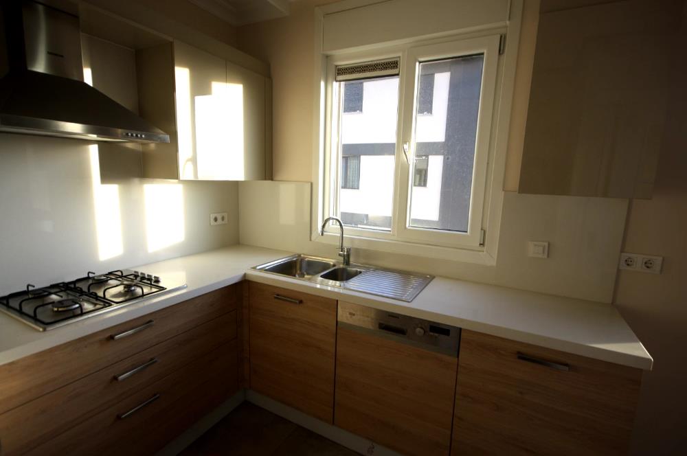 GÖZTEPEDE DENİZ MANZARALI 3+1 KİRALIK DAİRE