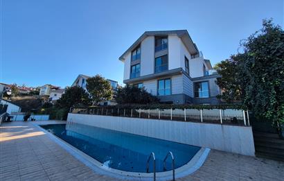 Uskumruköy Lotus Life'ta Havuz Cepheli Bahçe Dubleks