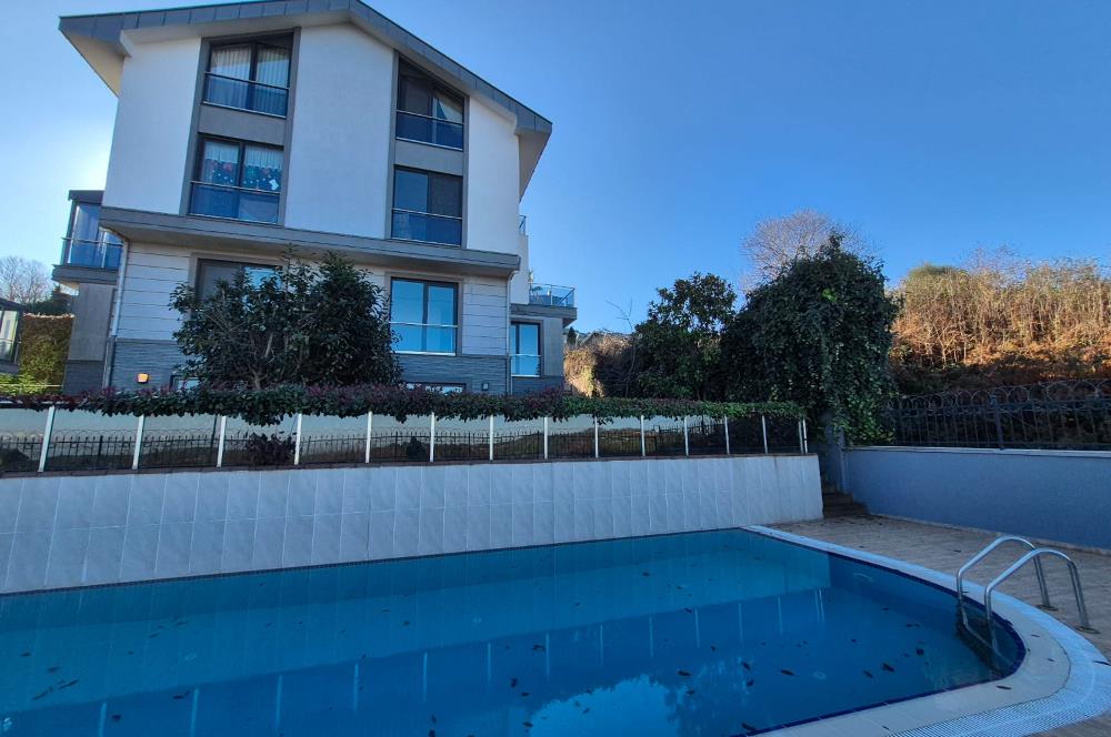 Uskumruköy Lotus Life'ta Havuz Cepheli Bahçe Dubleks