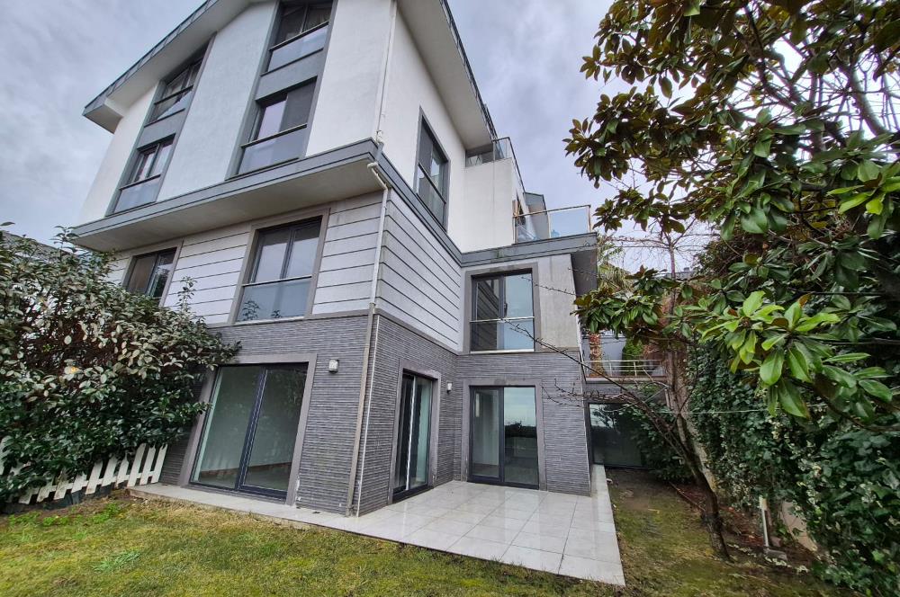 Uskumruköy Lotus Life'ta Havuz Cepheli Bahçe Dubleks